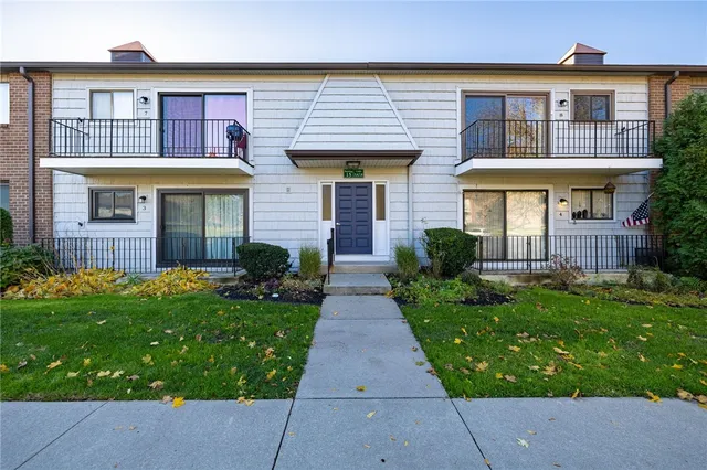 $230,000 | 15 Great Wood Court, Unit 6, Perinton, NY 14450