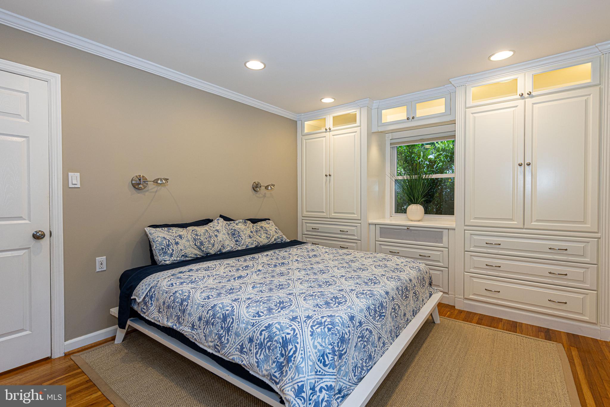 6404 Rivington Road Springfield, VA 22152 - Photo 21 of 49 Lovely primary bedroom with custom built-ins