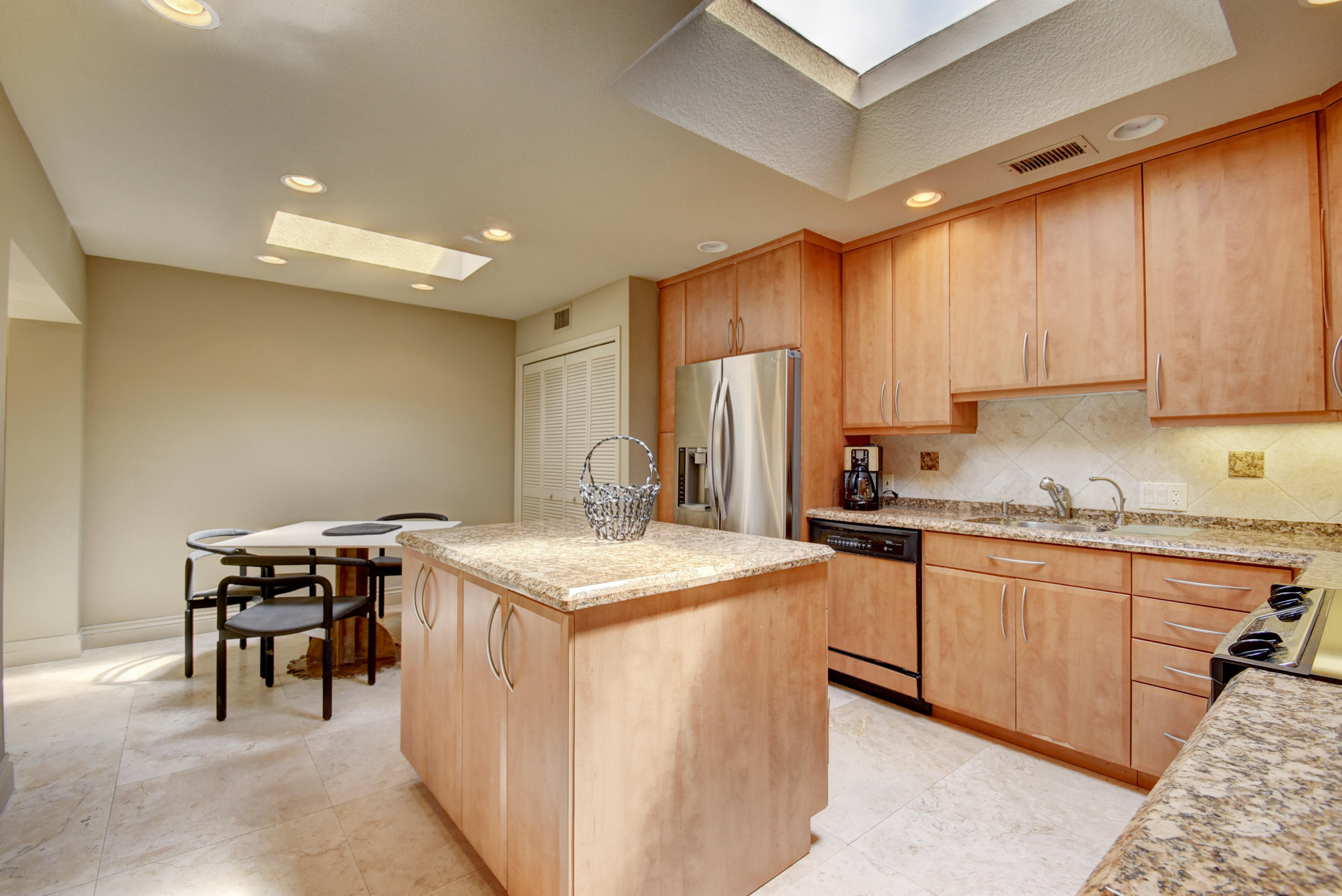 20583 Linksview Circle Boca Raton, FL 33434 - Photo 16 of 31 Kitchen