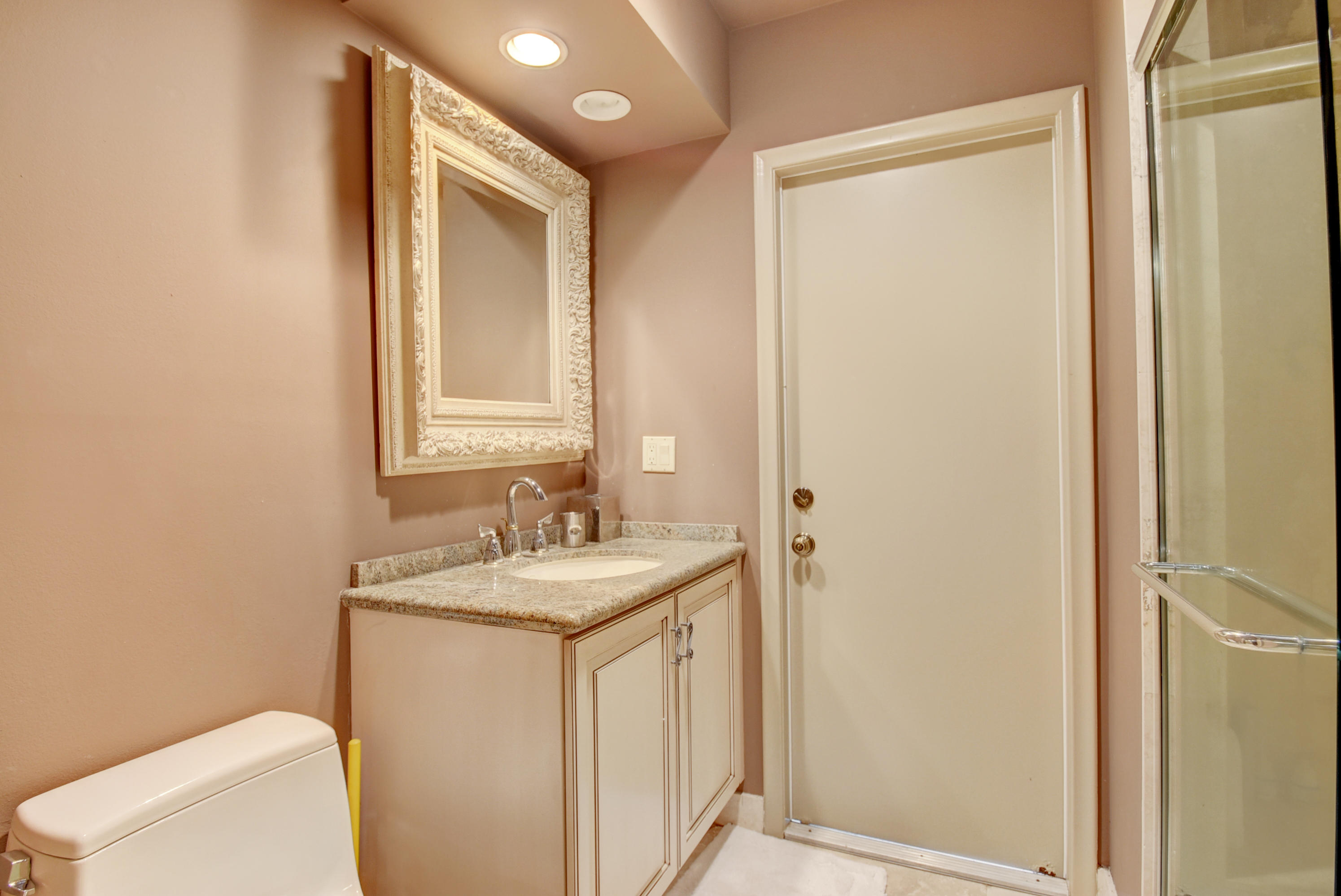 20583 Linksview Circle Boca Raton, FL 33434 - Photo 27 of 31 Guest Bath