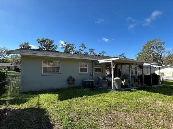 a view of a house with backyard and porch