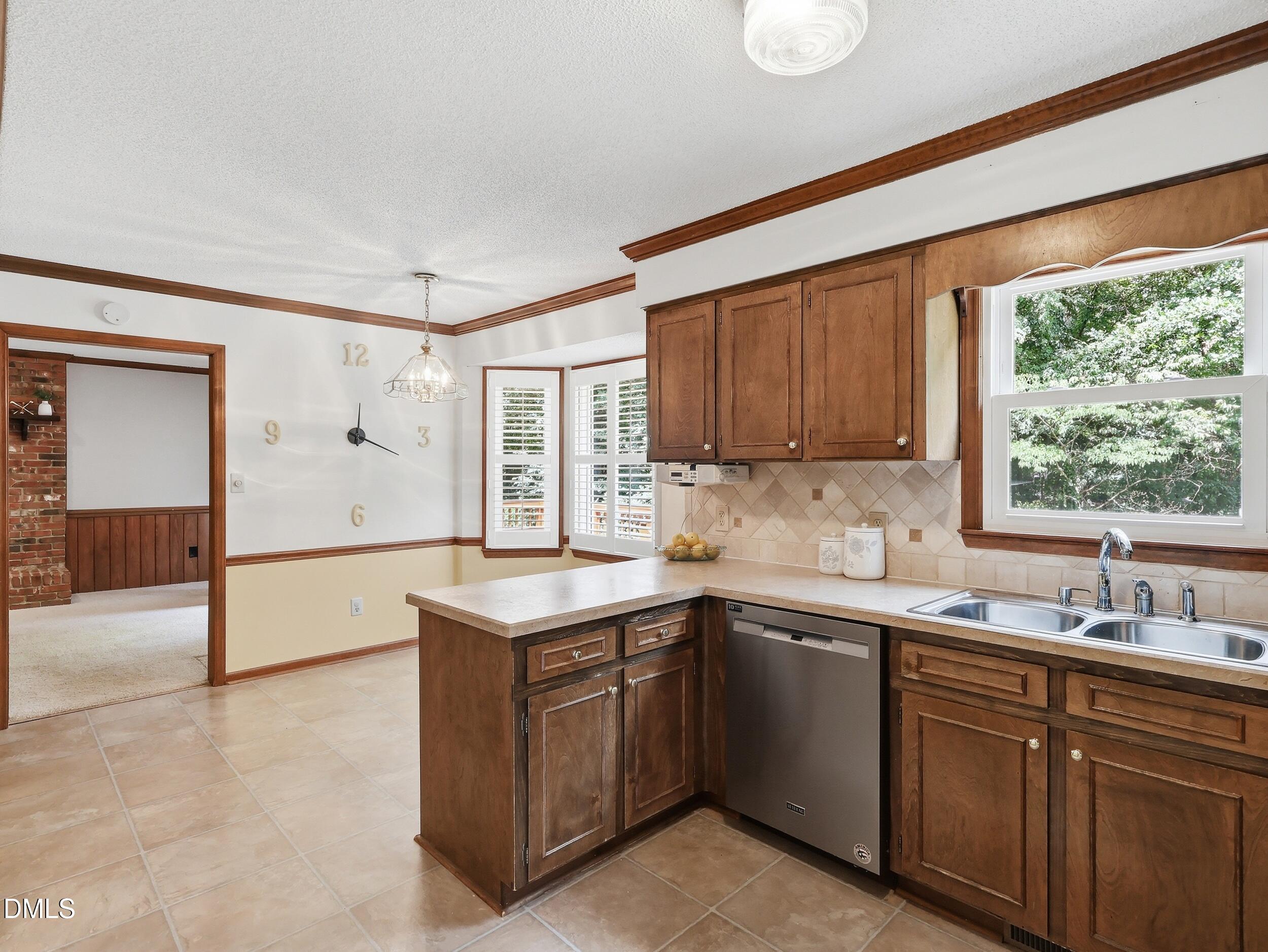 7312 Deer Track Drive Raleigh, NC 27613 - Photo 5 of 43