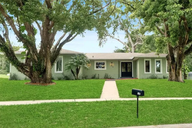 a view of a house with a yard