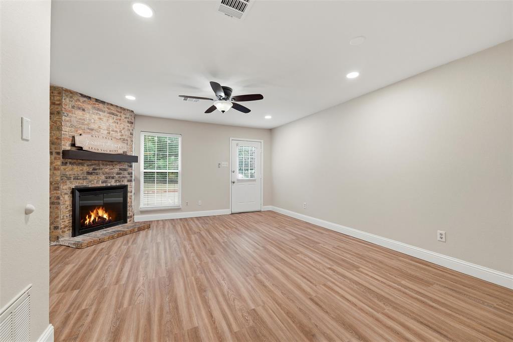 112 Churchill Lane Euless, TX 76039 - Photo 6 of 33
