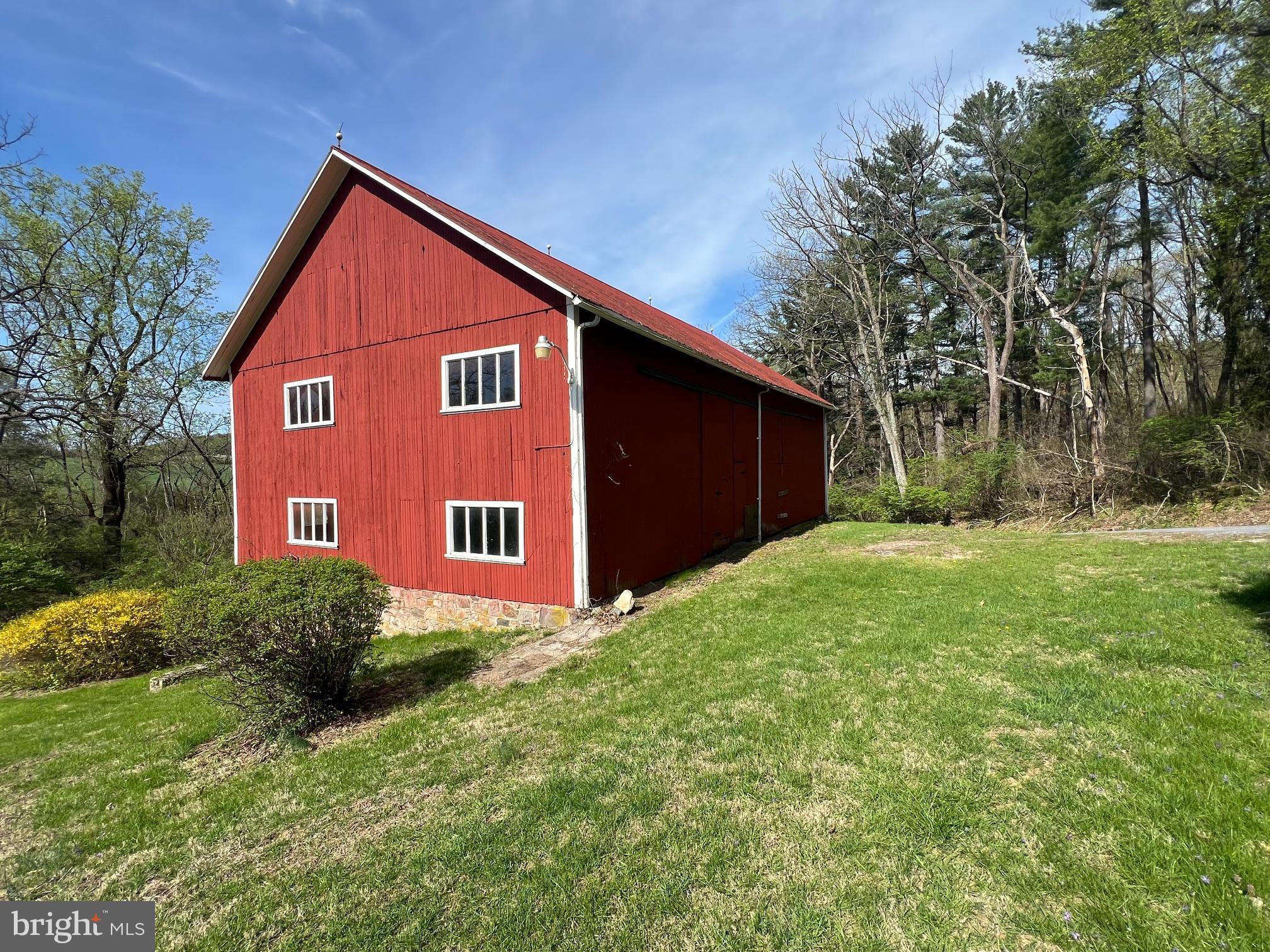 98 Fox Road Fleetwood, PA 19522 - Photo 6 of 28 Gallery Image 6