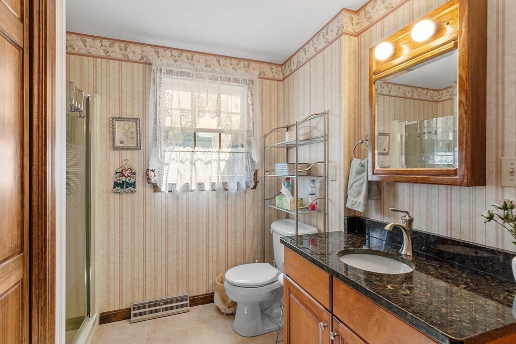132 Lexington Road Dracut, MA 01826 - Photo 16 of 42 Gallery Image 16