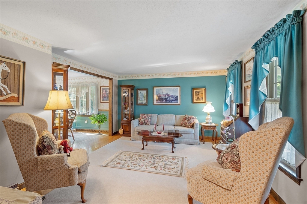 132 Lexington Road Dracut, MA 01826 - Photo 8 of 42 Gallery Image 8
