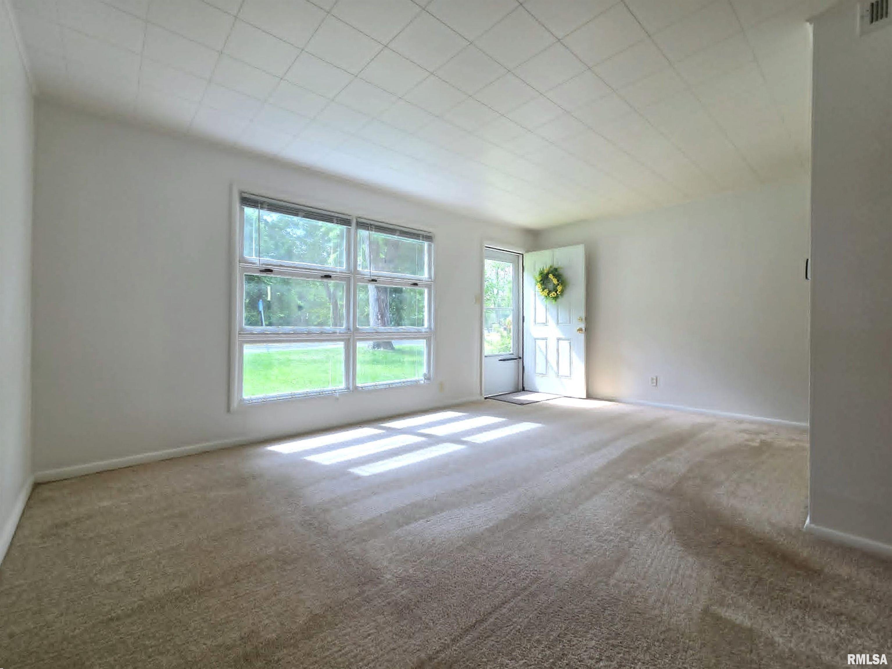 1913 South 12th Street Quincy, IL 62301 - Photo 2 of 20
