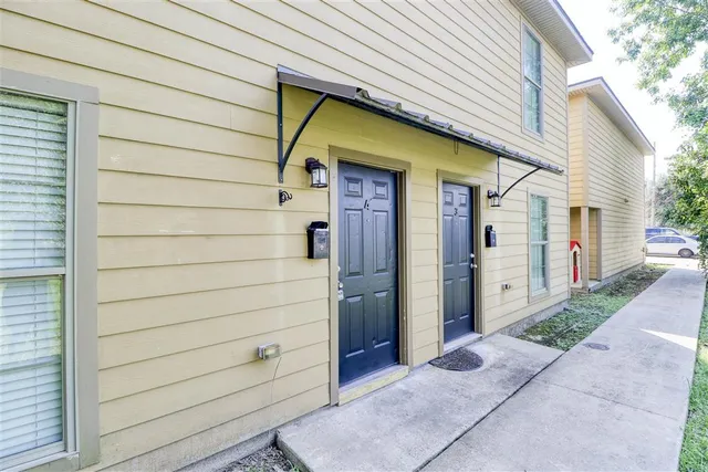 $650,000 | 3915 Common Street, Lake Charles, LA 70607