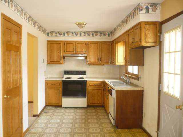 7441 Jordan Yale, MI 48097 - Photo 3 of 8 31093645-2.JPG