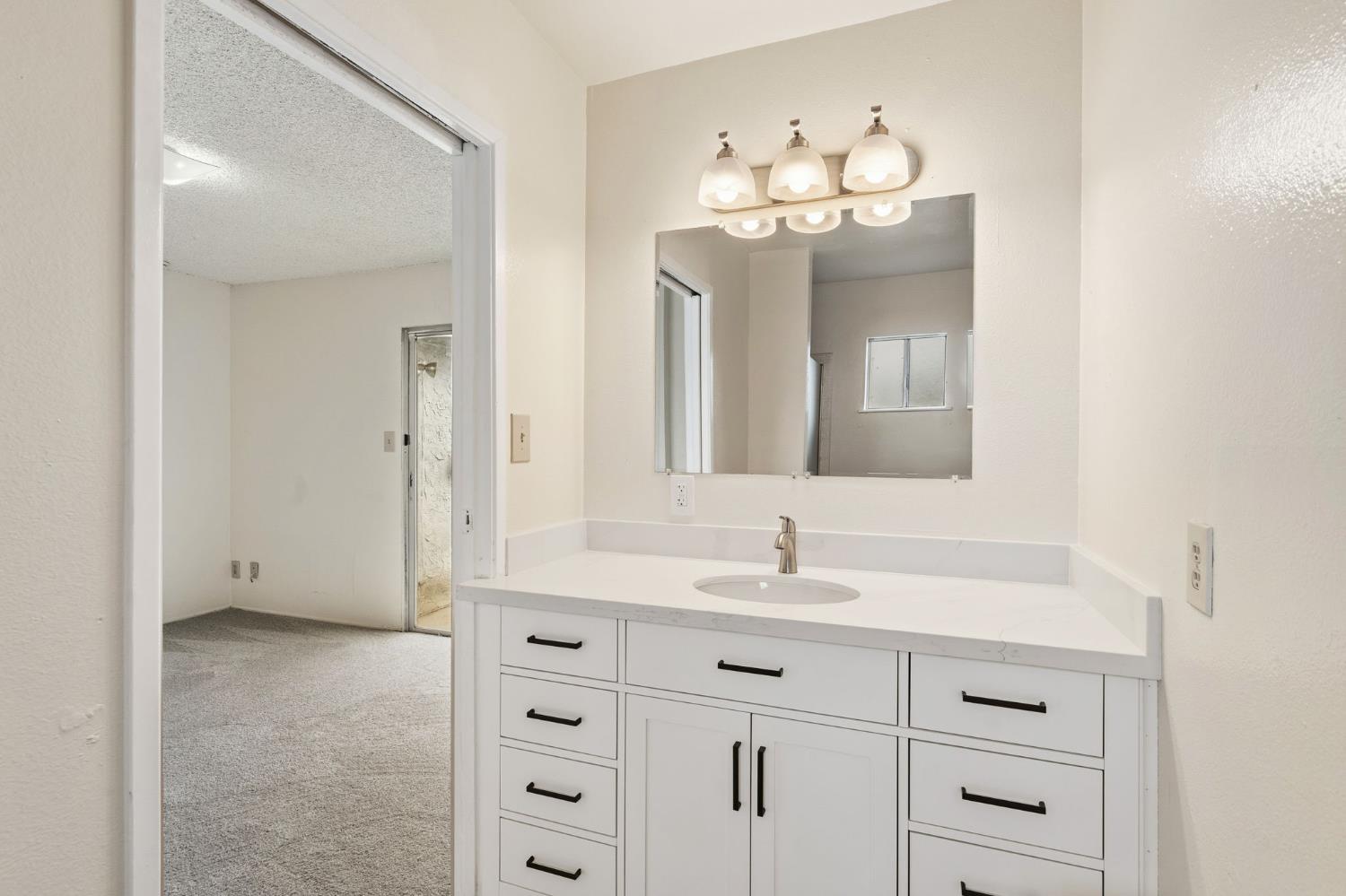 4540 Summit Way Sacramento, CA 95820 - Photo 14 of 22