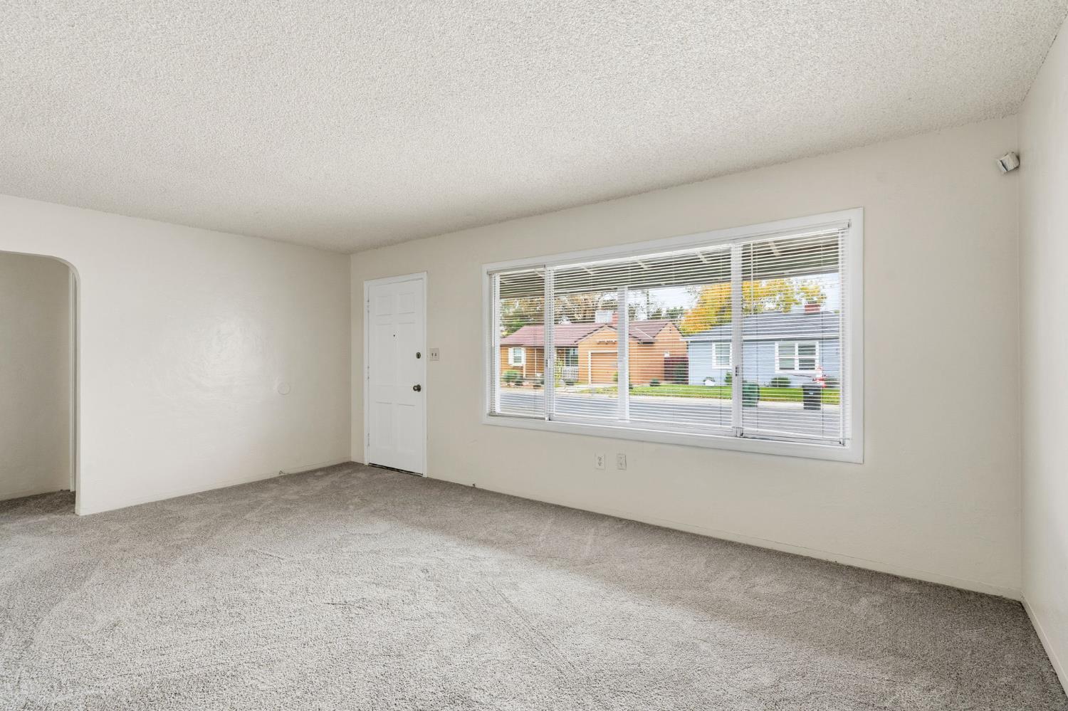 4540 Summit Way Sacramento, CA 95820 - Photo 5 of 22