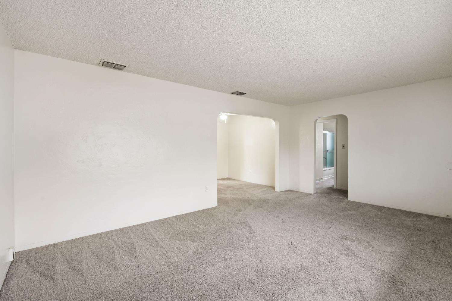 4540 Summit Way Sacramento, CA 95820 - Photo 6 of 22