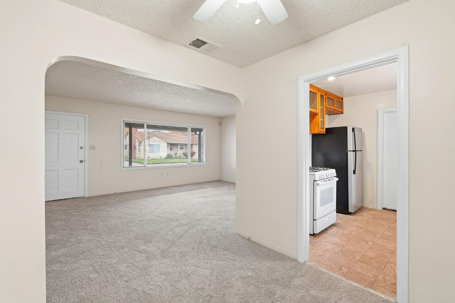 4540 Summit Way Sacramento, CA 95820 - Photo 9 of 22