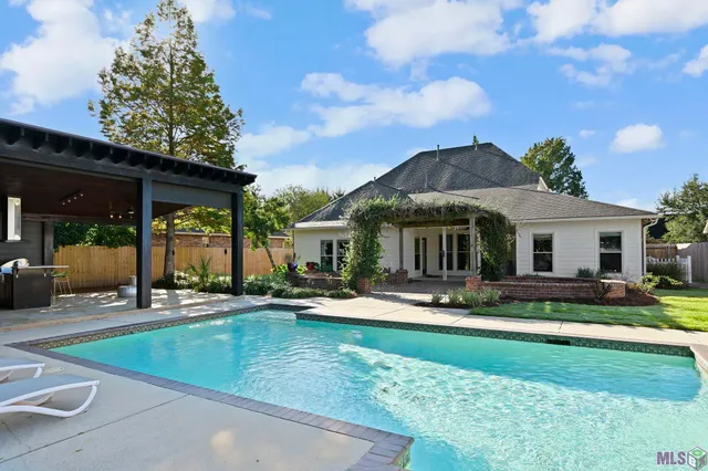 $555,000 | 38190 Springwood Avenue, Prairieville, LA 70769