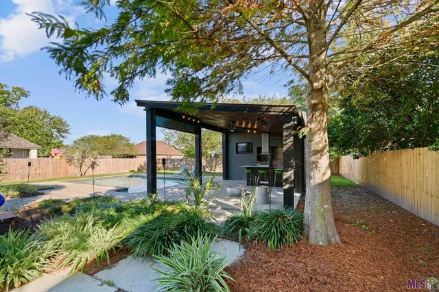 $555,000 | 38190 Springwood Avenue, Prairieville, LA 70769