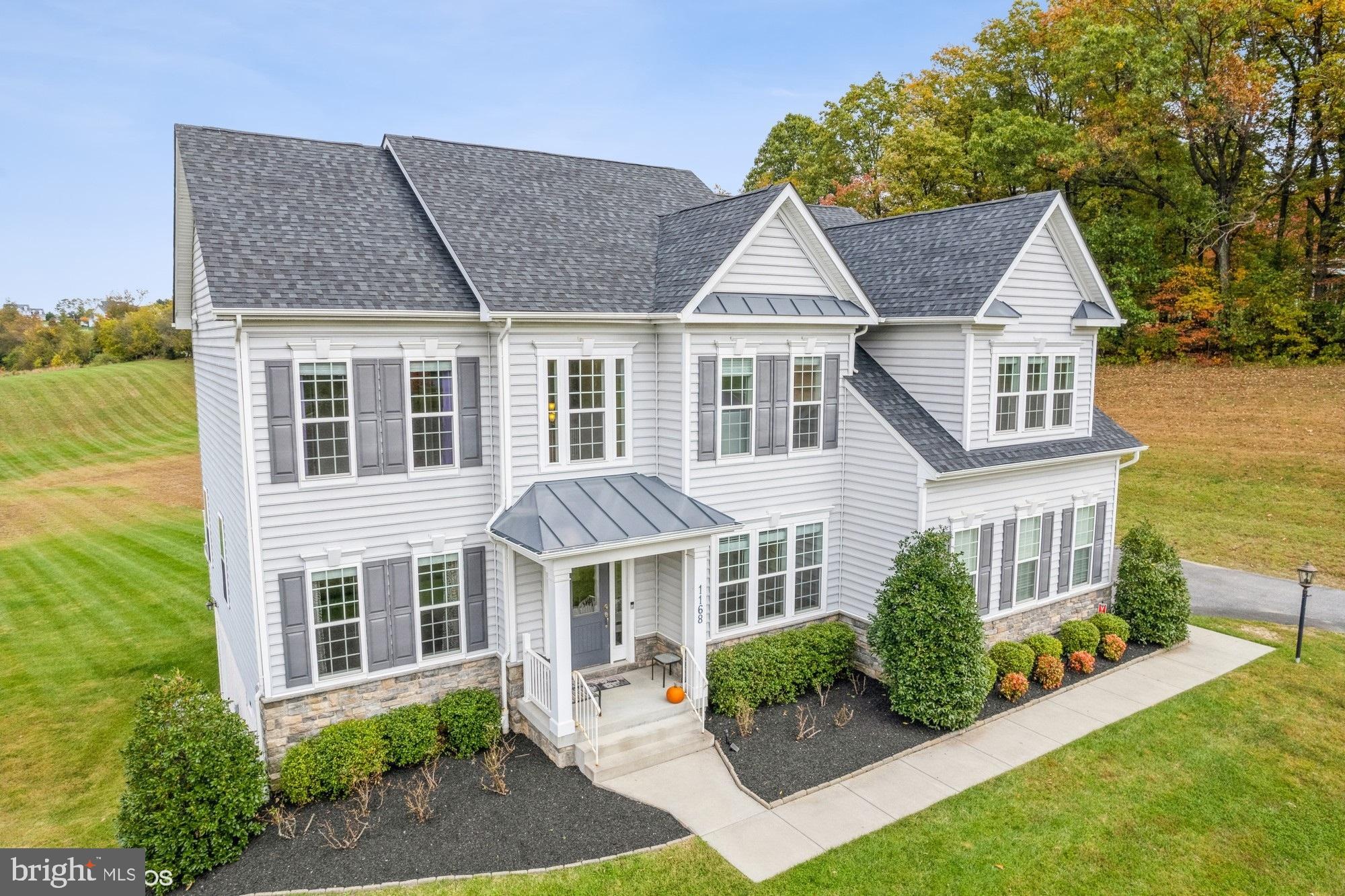Style, Sophistication and SPACIOUS DIGS!