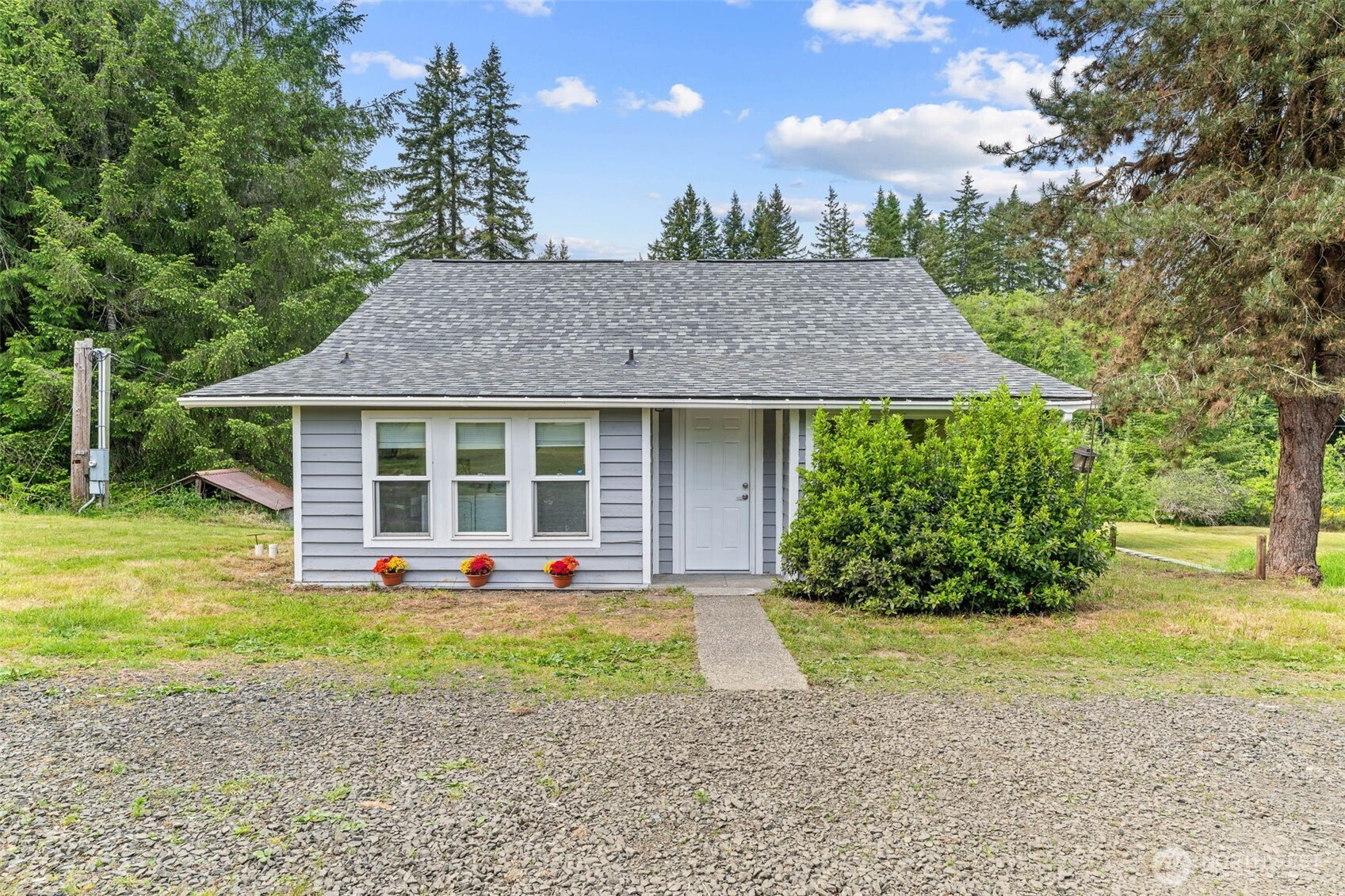 172 South Bank Road Elma, WA 98541 - Photo 2 of 40 a front view of a house with a yard and potted plants