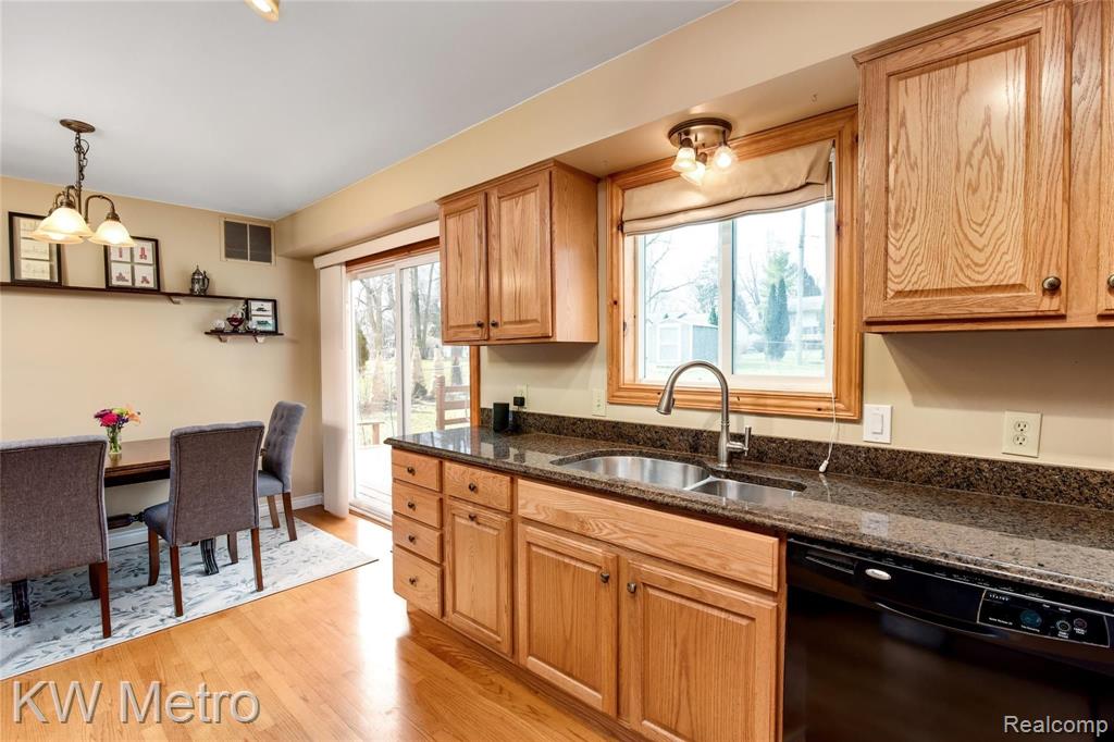 550 May Road Rochester Hills, MI 48307 - Photo 9 of 28