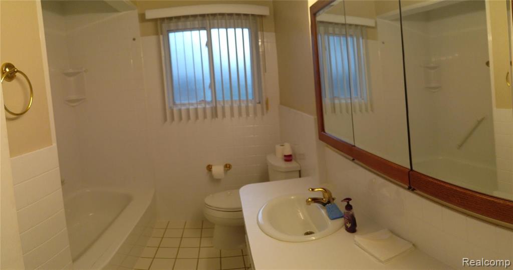 5571 Meadow View Street Sterling Heights, MI 48310 - Photo 11 of 21
