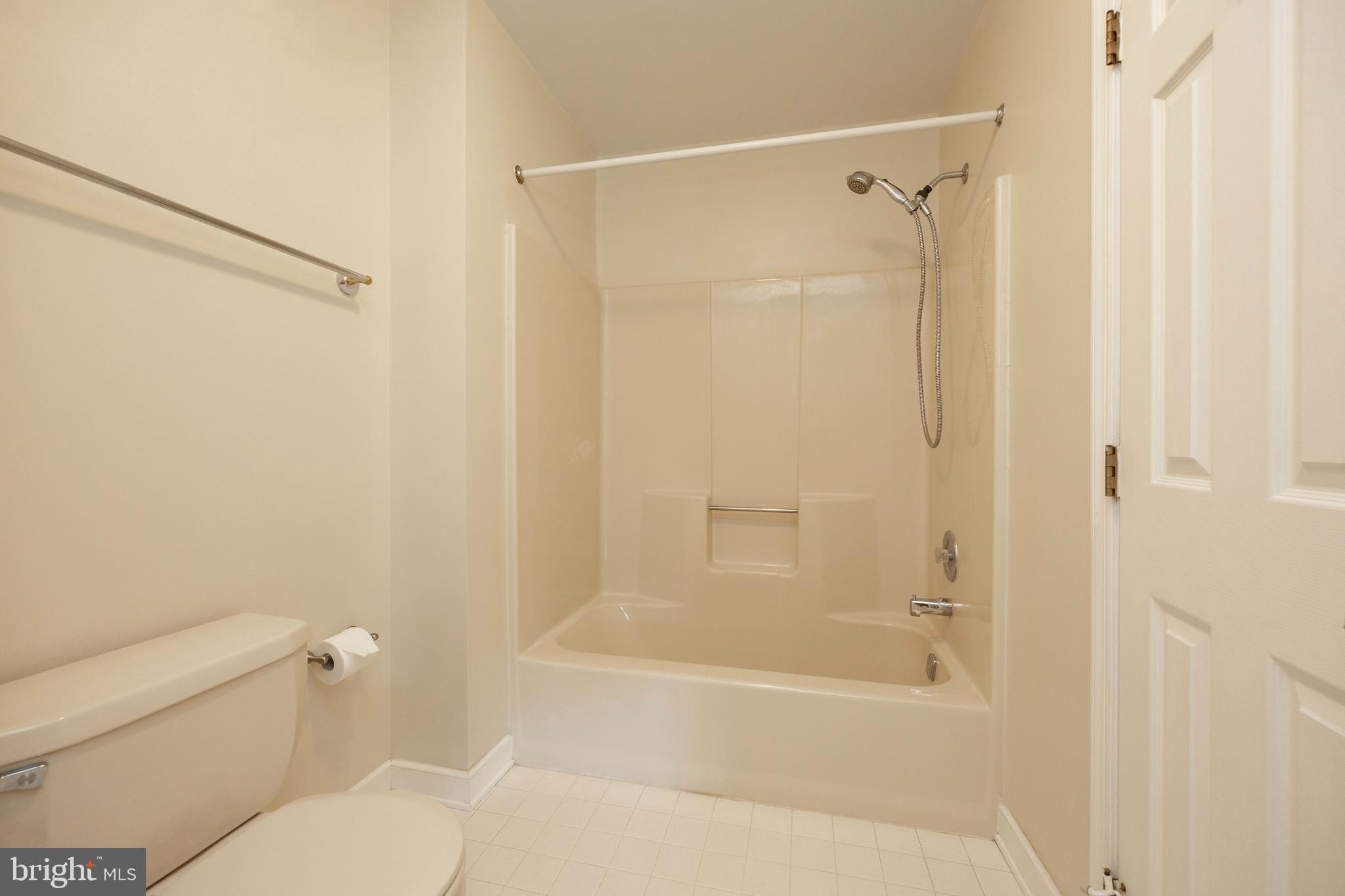 224 Cambridge Chase Exton, PA 19341 - Photo 28 of 40 3rd fl Bathroom