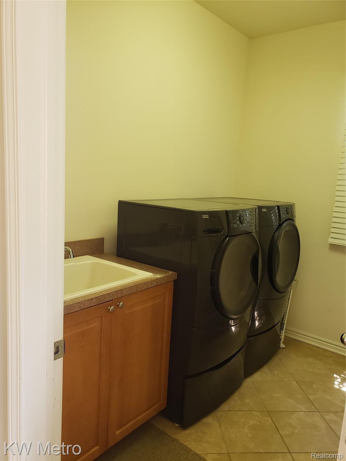 1227 Letica Drive Rochester, MI 48307 - Photo 20 of 58 Laundry Room
