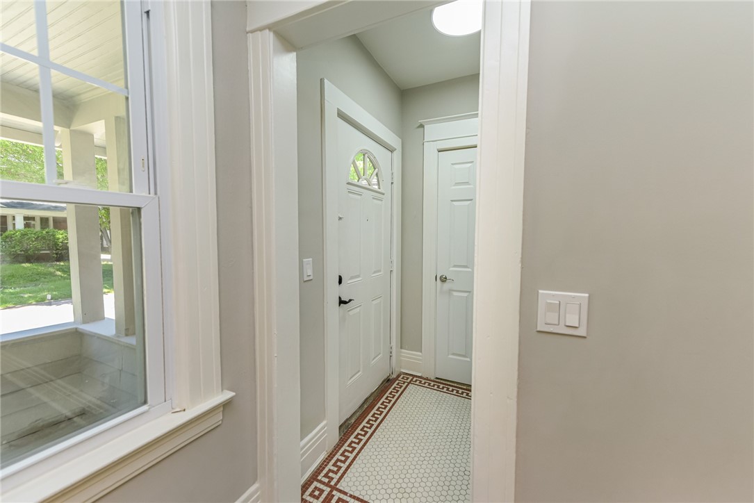 429 Hazelwood Terrace Rochester, NY 14609 - Photo 3 of 34
