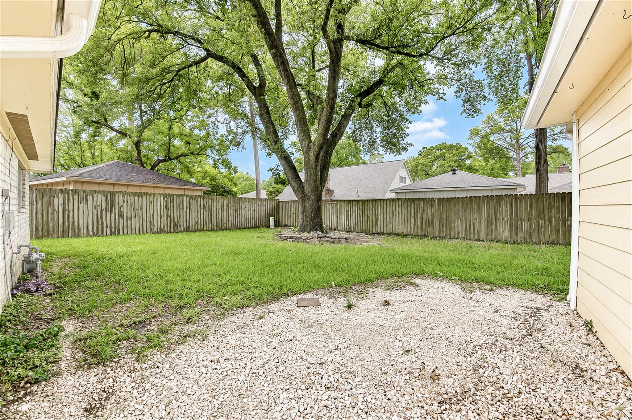 1907 Round Spring Drive Houston, TX 77339 - Photo 37 of 39 Gallery Image 37