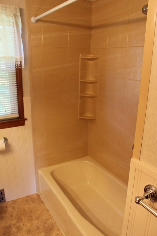 32 Randall Street Chicopee, MA 01013 - Photo 21 of 28 a bathroom with a tub