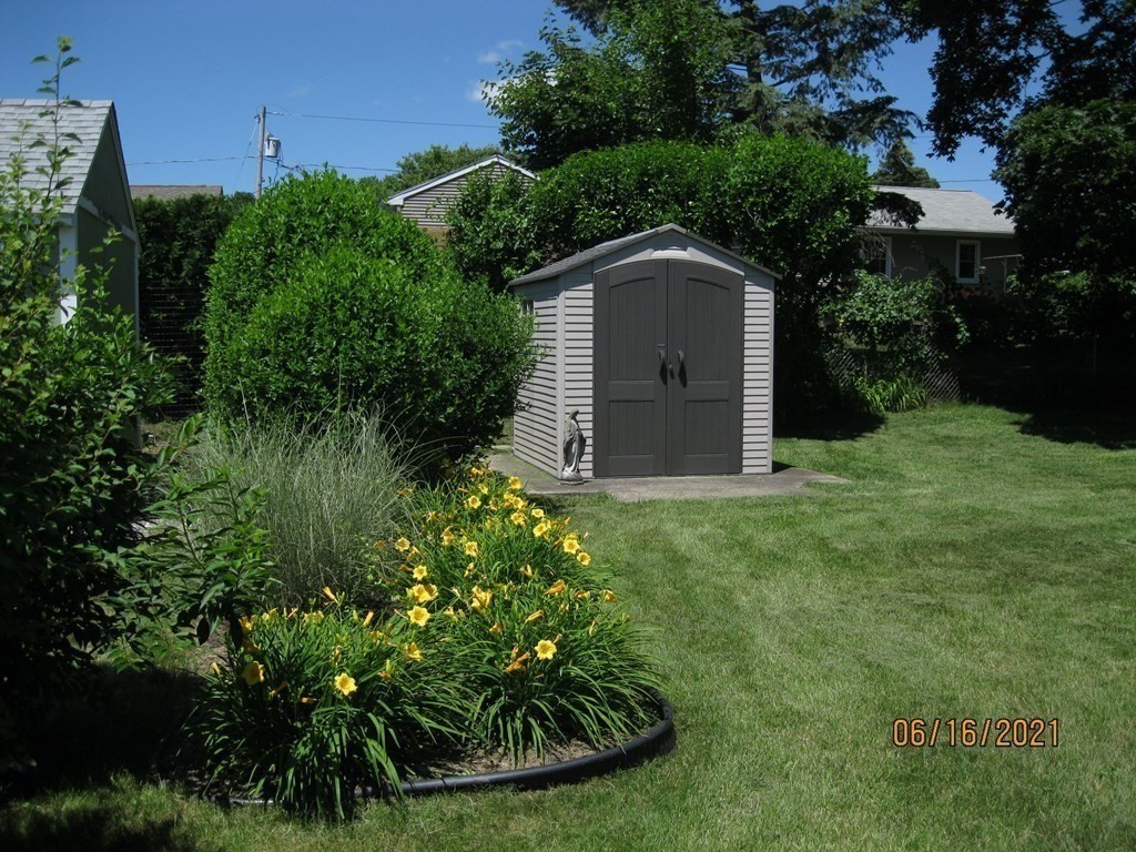 32 Randall Street Chicopee, MA 01013 - Photo 27 of 28 a backyard of a house with lots of green space