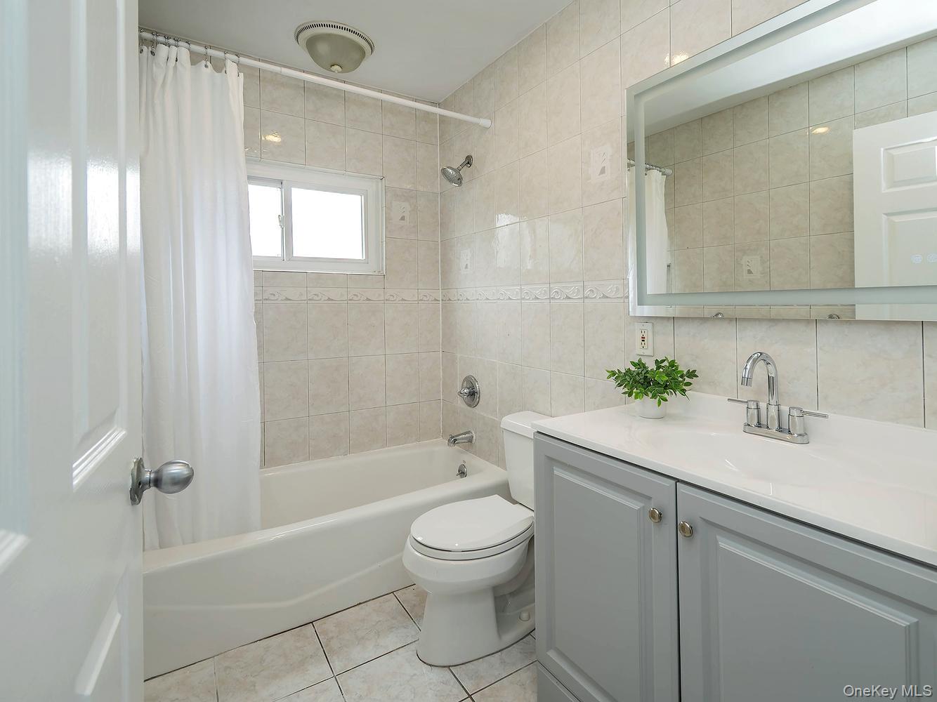 61 Kingfisher Road Levittown, NY 11756 - Photo 8 of 27