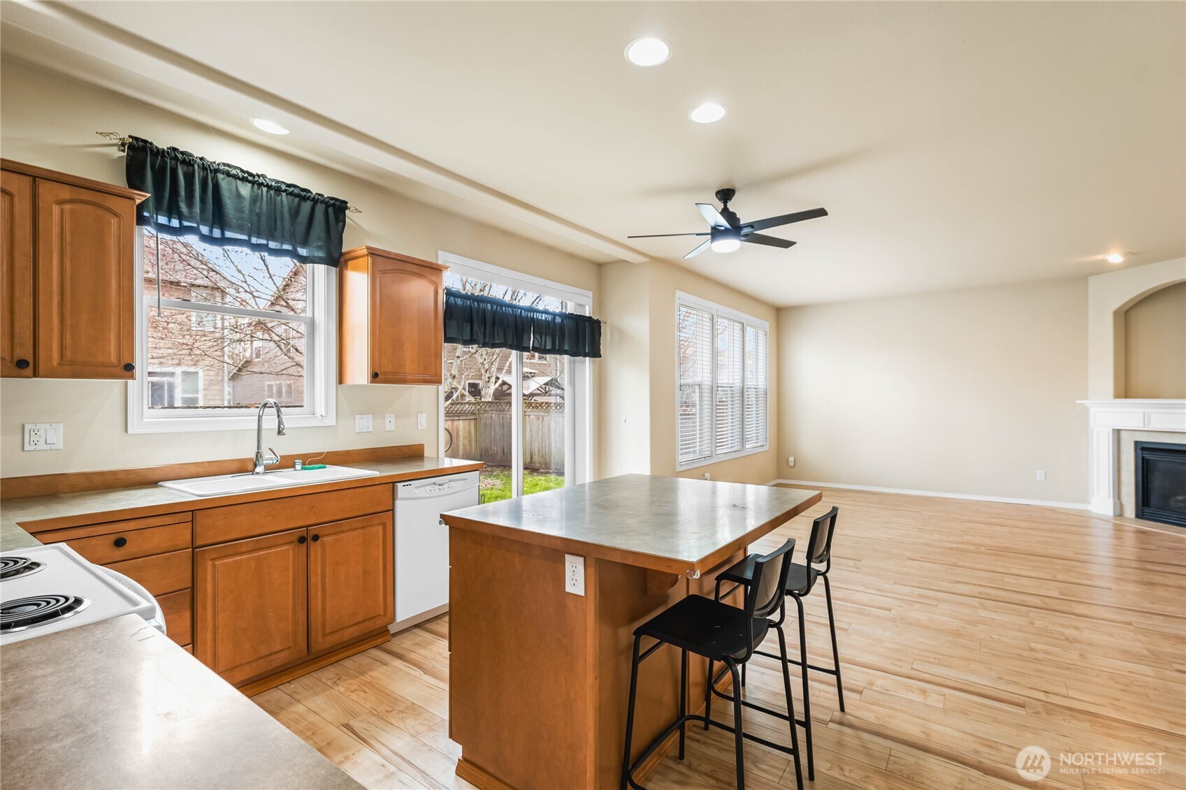 7112 Inlay Street Southeast Lacey, WA 98513 - Photo 12 of 40 Gallery Image 12