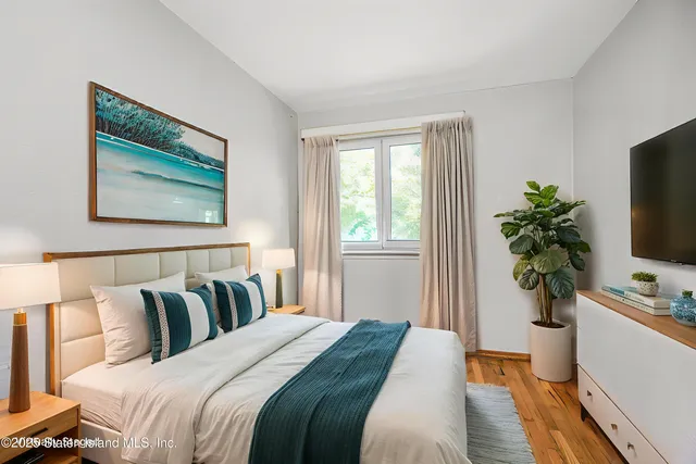 $739,000 | 42 Narrows Road South | Grasmere