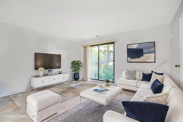 $739,000 | 42 Narrows Road South | Grasmere