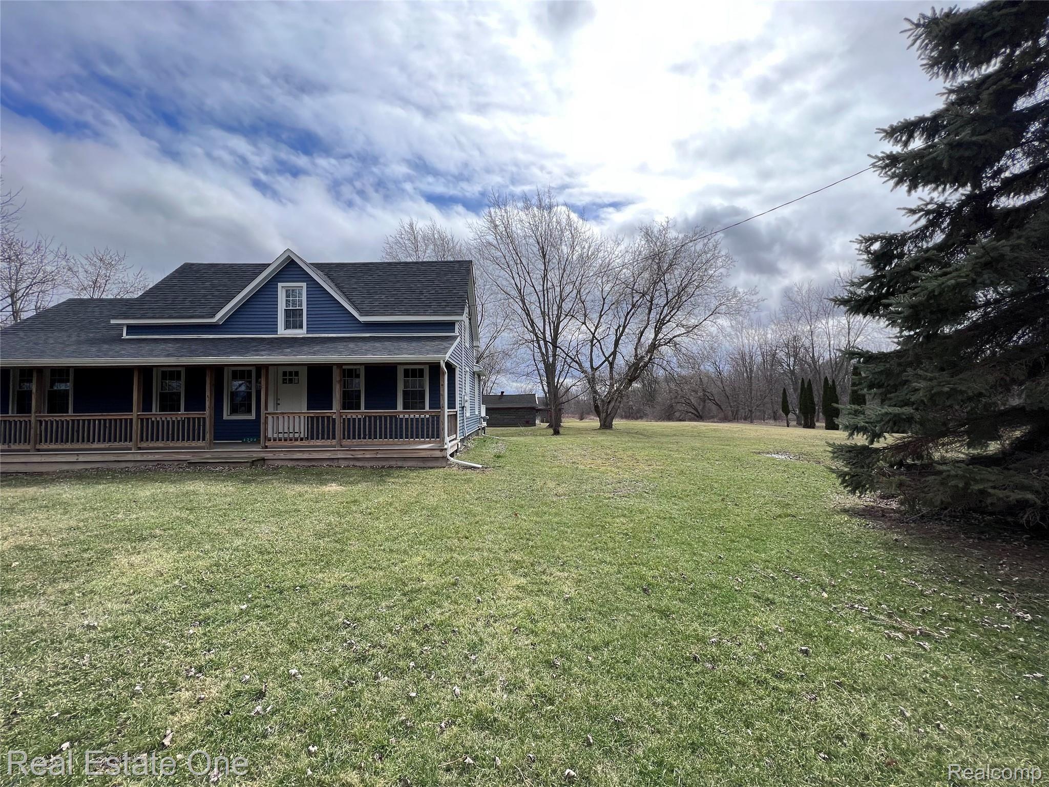 6304 East Coldwater Road Flint, MI 48506 - Photo 6 of 59 7ABCAAD0-AE55-41E5-A875-8CFC8F54EA72.jpeg