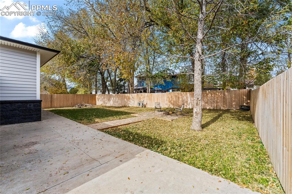 526 Griffith Way Colorado Springs, CO 80911 - Photo 39 of 46 a view of a yard with wooden fence