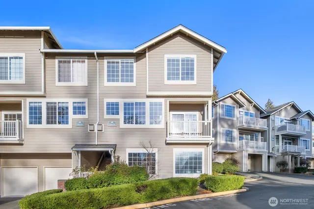 $1,250,000 | 18638 Northeast 55th Way, Unit LL1863, Redmond, WA 98052