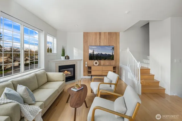 $1,250,000 | 18638 Northeast 55th Way, Unit LL1863, Redmond, WA 98052