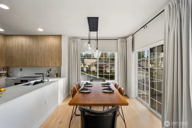 $1,250,000 | 18638 Northeast 55th Way, Unit LL1863, Redmond, WA 98052