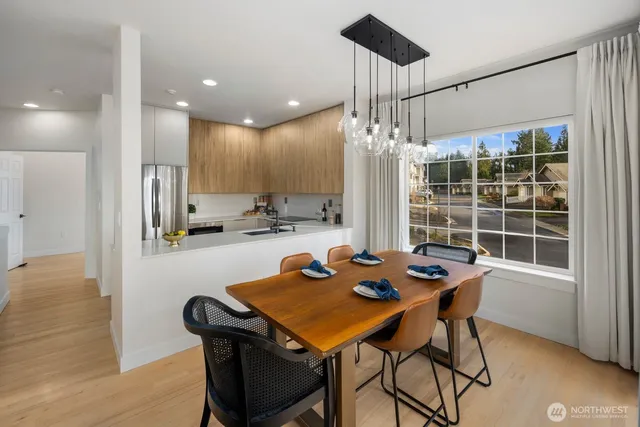 $1,250,000 | 18638 Northeast 55th Way, Unit LL1863, Redmond, WA 98052