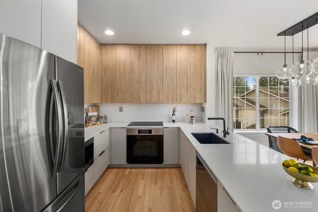 $1,250,000 | 18638 Northeast 55th Way, Unit LL1863, Redmond, WA 98052