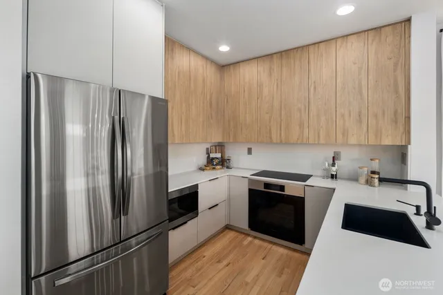 $1,250,000 | 18638 Northeast 55th Way, Unit LL1863, Redmond, WA 98052