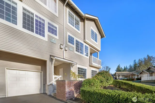 $1,250,000 | 18638 Northeast 55th Way, Unit LL1863, Redmond, WA 98052