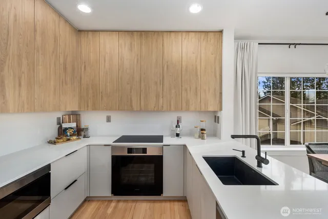 $1,250,000 | 18638 Northeast 55th Way, Unit LL1863, Redmond, WA 98052