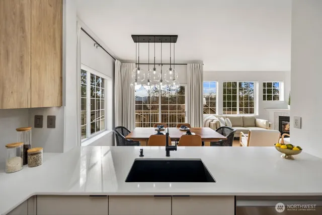 $1,250,000 | 18638 Northeast 55th Way, Unit LL1863, Redmond, WA 98052