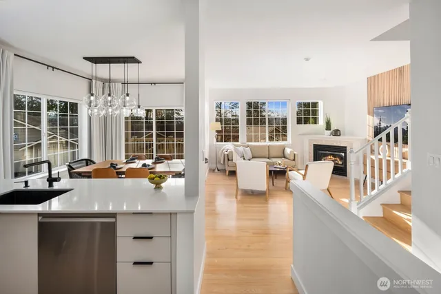 $1,250,000 | 18638 Northeast 55th Way, Unit LL1863, Redmond, WA 98052