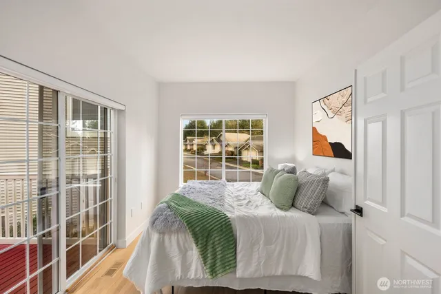 $1,250,000 | 18638 Northeast 55th Way, Unit LL1863, Redmond, WA 98052