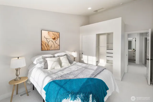 $1,250,000 | 18638 Northeast 55th Way, Unit LL1863, Redmond, WA 98052