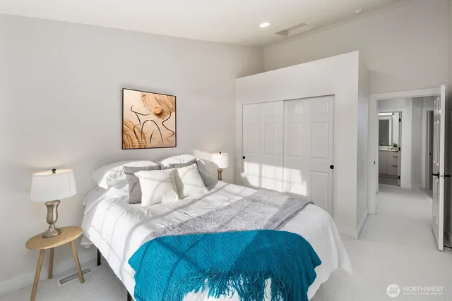 $1,250,000 | 18638 Northeast 55th Way, Unit LL1863, Redmond, WA 98052