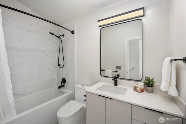 $1,250,000 | 18638 Northeast 55th Way, Unit LL1863, Redmond, WA 98052